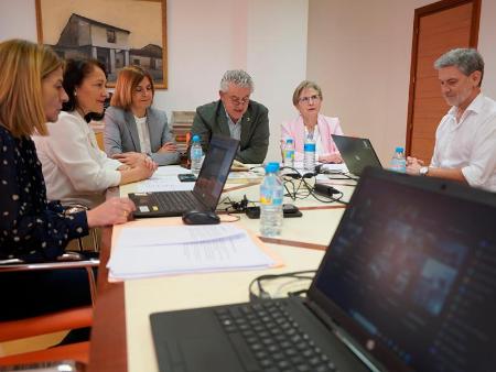 Imagen Los Bibliobuses de la Diputación vuelven a celebrar el Día del Libro con una lectura encadenada intergeneracional